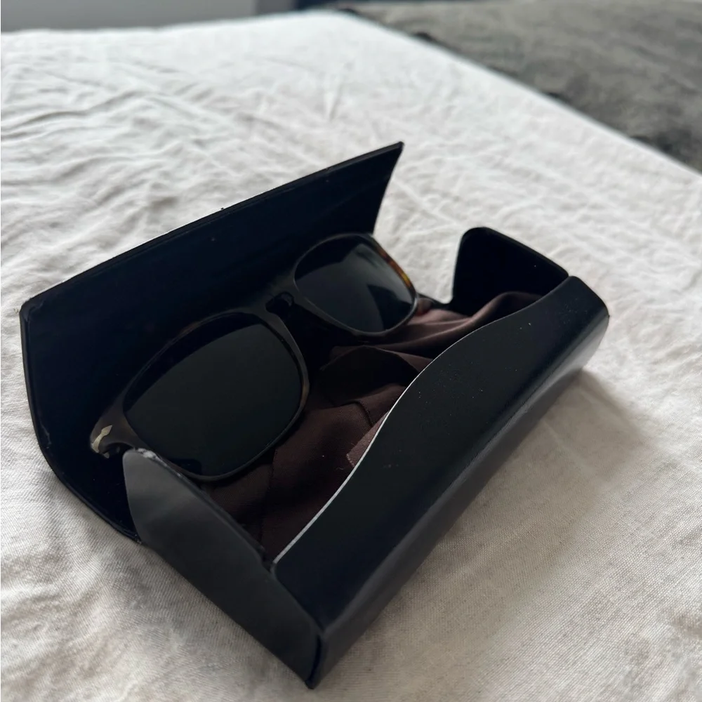 Persol 3059S Men’s Sunglasses - Picture 4 of 5